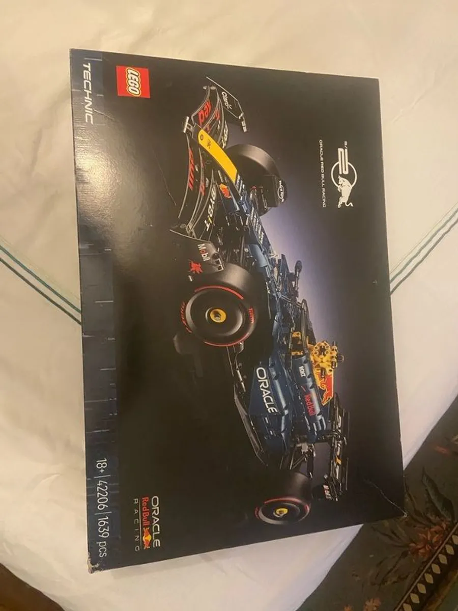 Lego Technic Oracle Red Bull Racing RB 20 F1 Car - Image 2