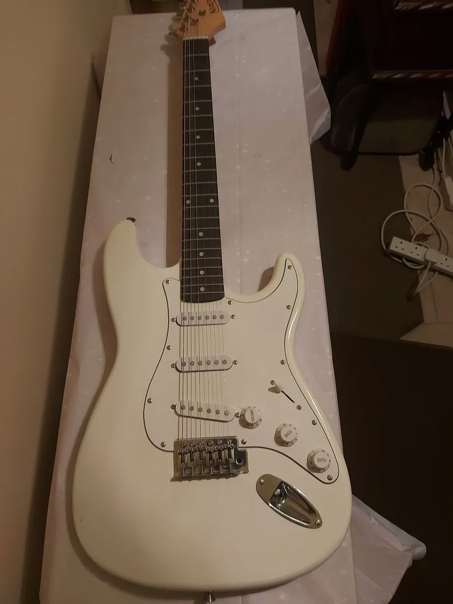 Rocktile Electric Guitar and AMP Set new condition - Image 1