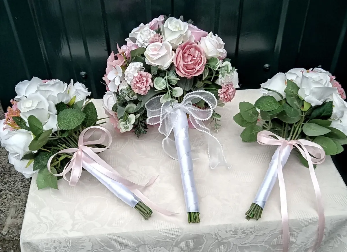 Brides Bouquet and 2 Bridesmaids Bouquets - Image 2