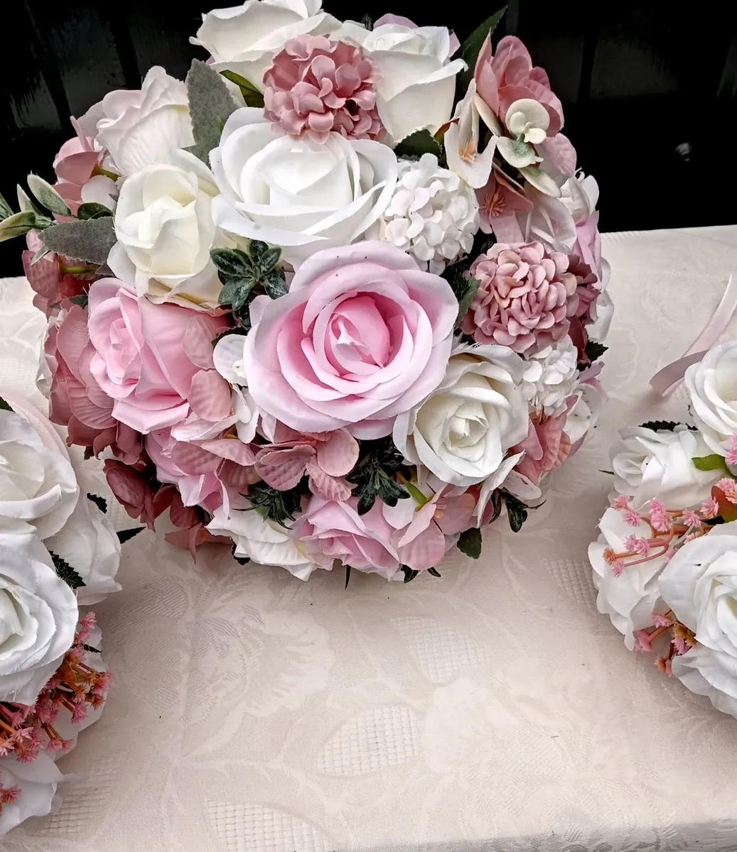 Brides Bouquet and 2 Bridesmaids Bouquets - Image 3
