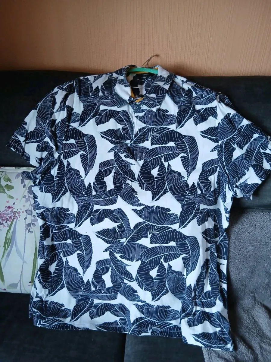 Men's Clothing - Image 3