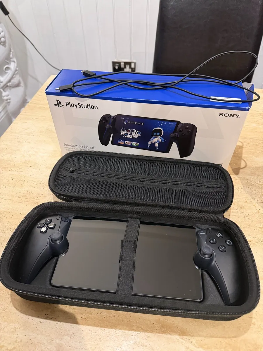 PlayStation Portal Midnight Black - & Venom Case - Image 3