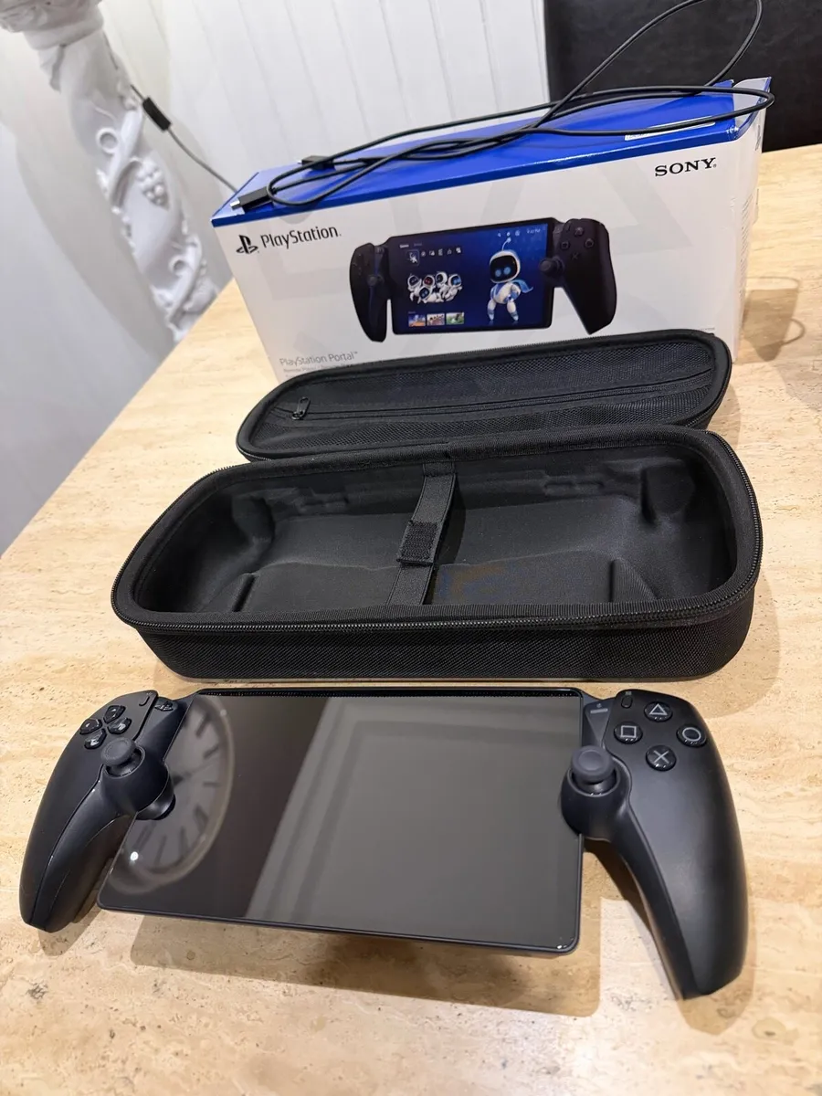 PlayStation Portal Midnight Black - & Venom Case - Image 2