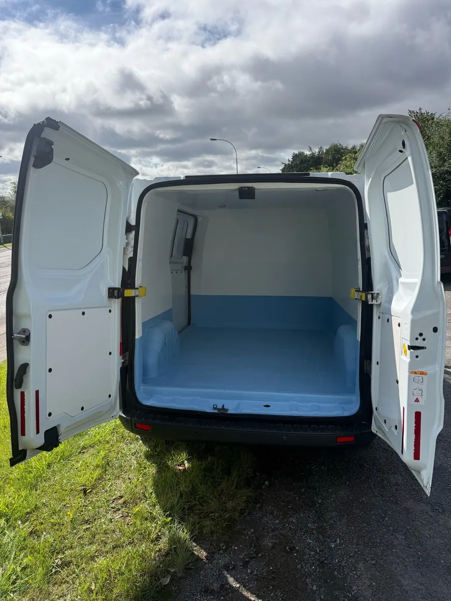 2015 Ford Transit Custom - Image 4