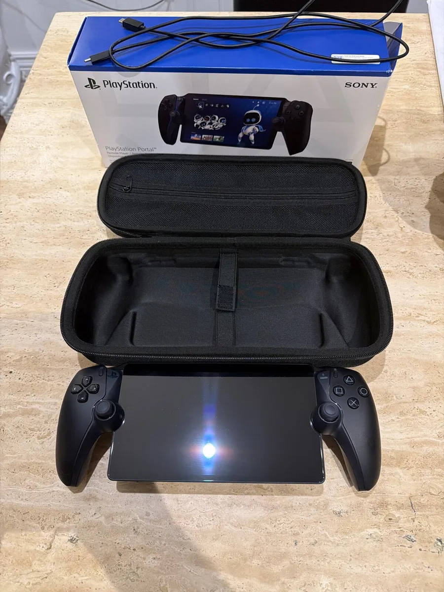 PlayStation Portal Midnight Black - & Venom Case - Image 1