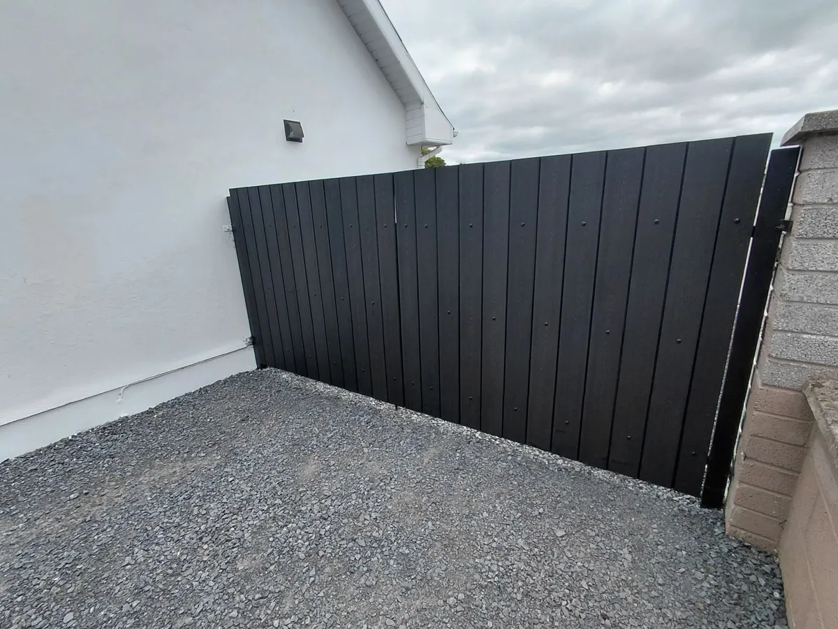 Side entry and house gates - Image 2