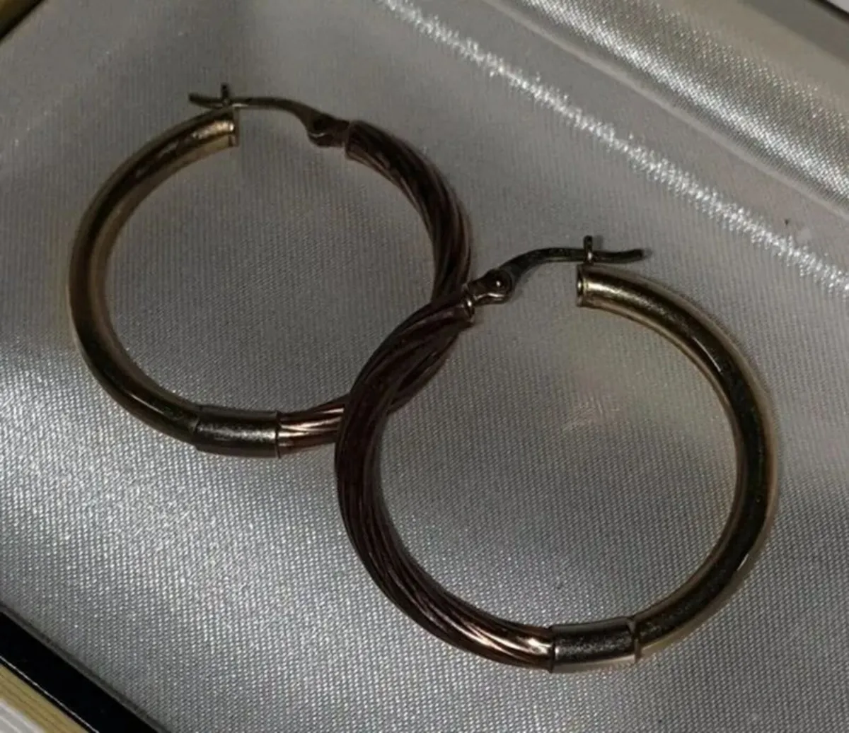 Vintage 14k Gold Duo Pattern Hoops - Image 4