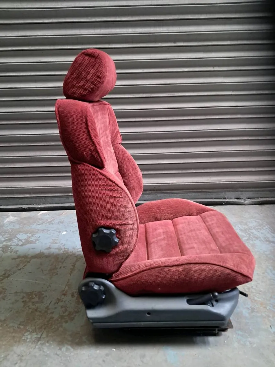 Swivel Seats - Image 2