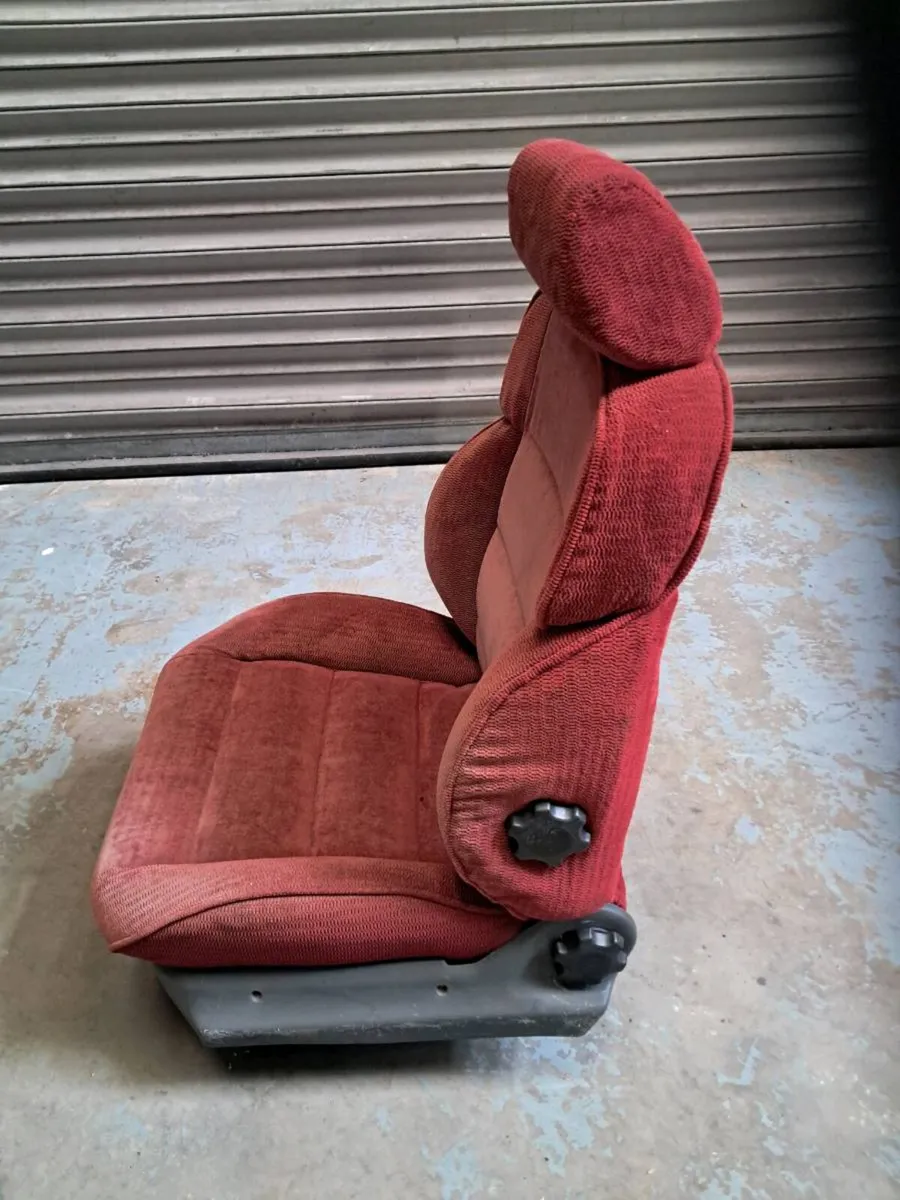 Swivel Seats - Image 4