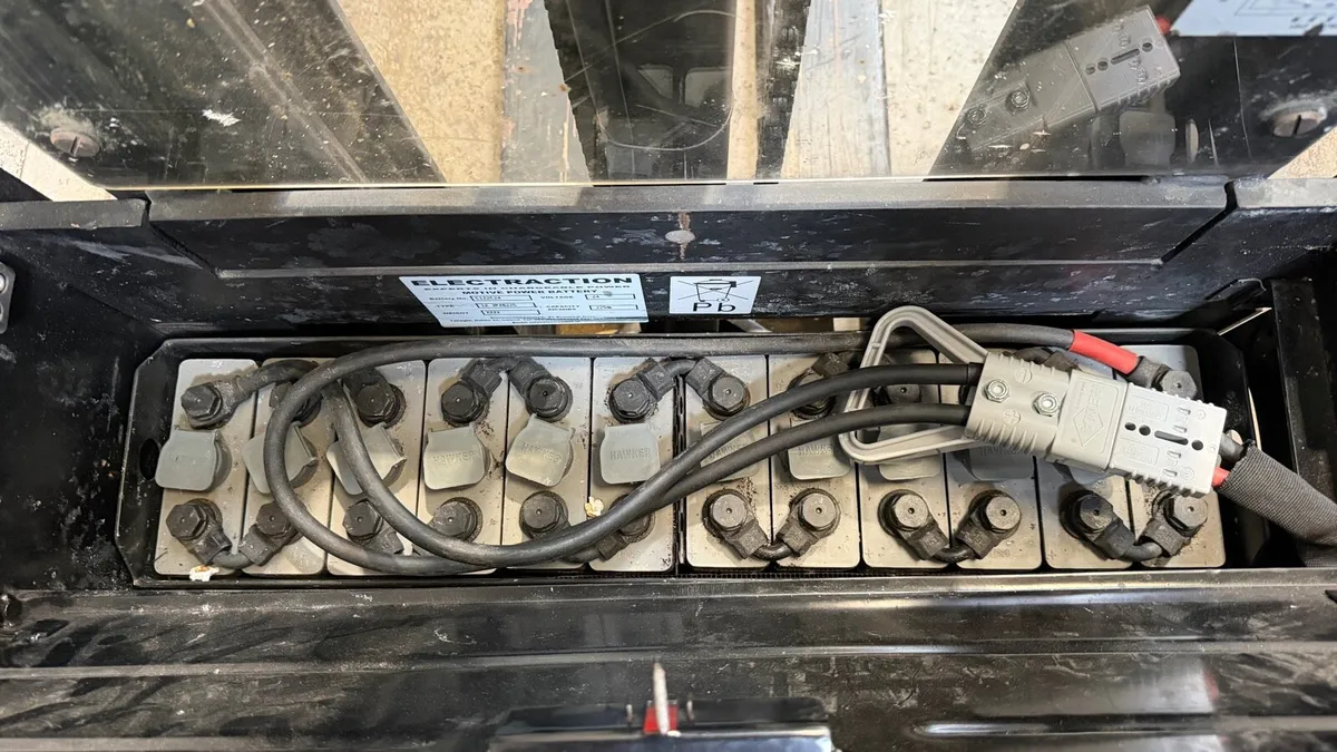 EP/Quintruck 3.6m walkie stacker - New Battery - Image 2