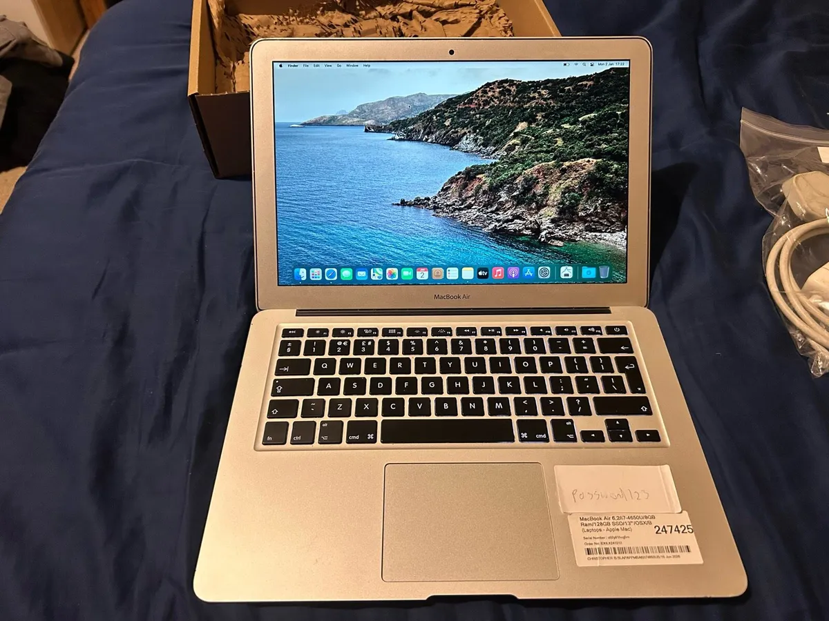 Apple McBook Air 13” Core i7, 8GB RAM, 128 GB - Image 3
