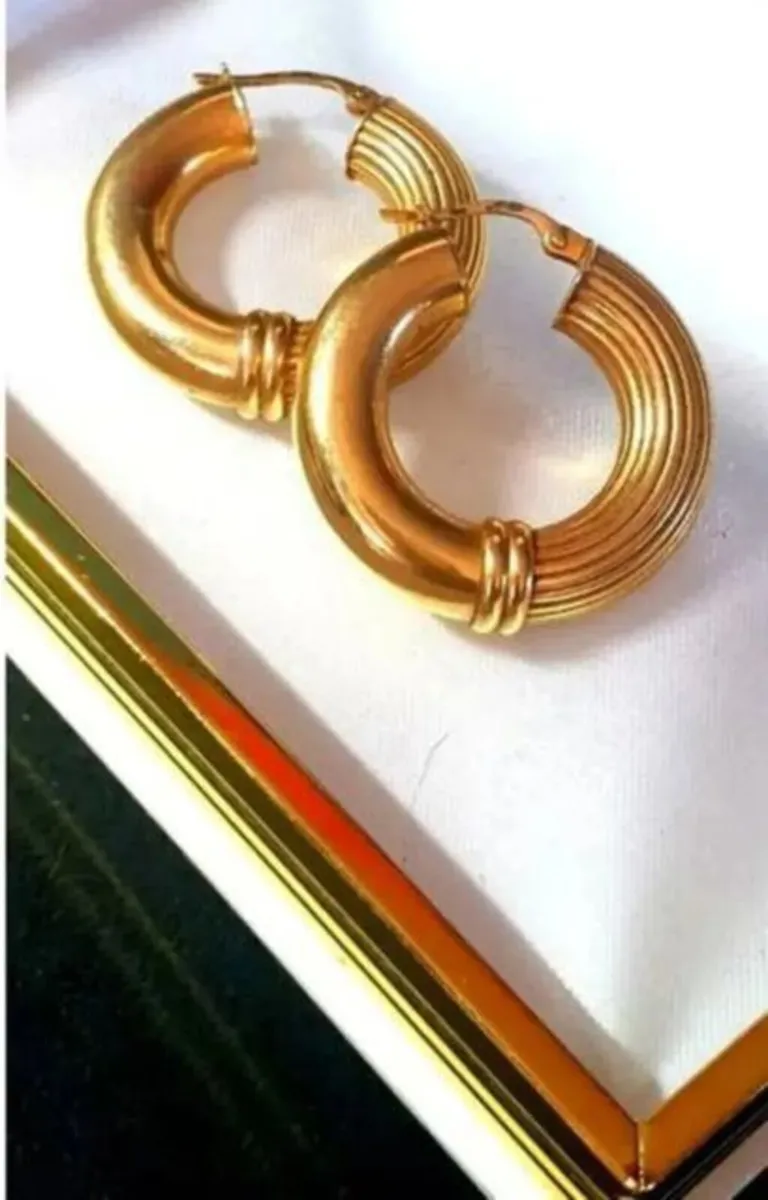 Vintage 9ct Gold Hallmarked Chunky Earrings - Image 2