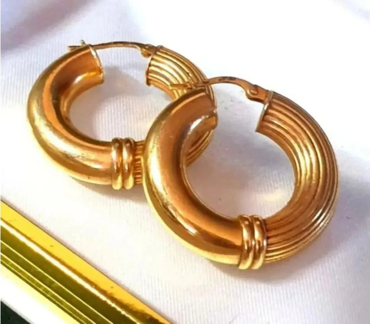 Vintage 9ct Gold Hallmarked Chunky Earrings - Image 1