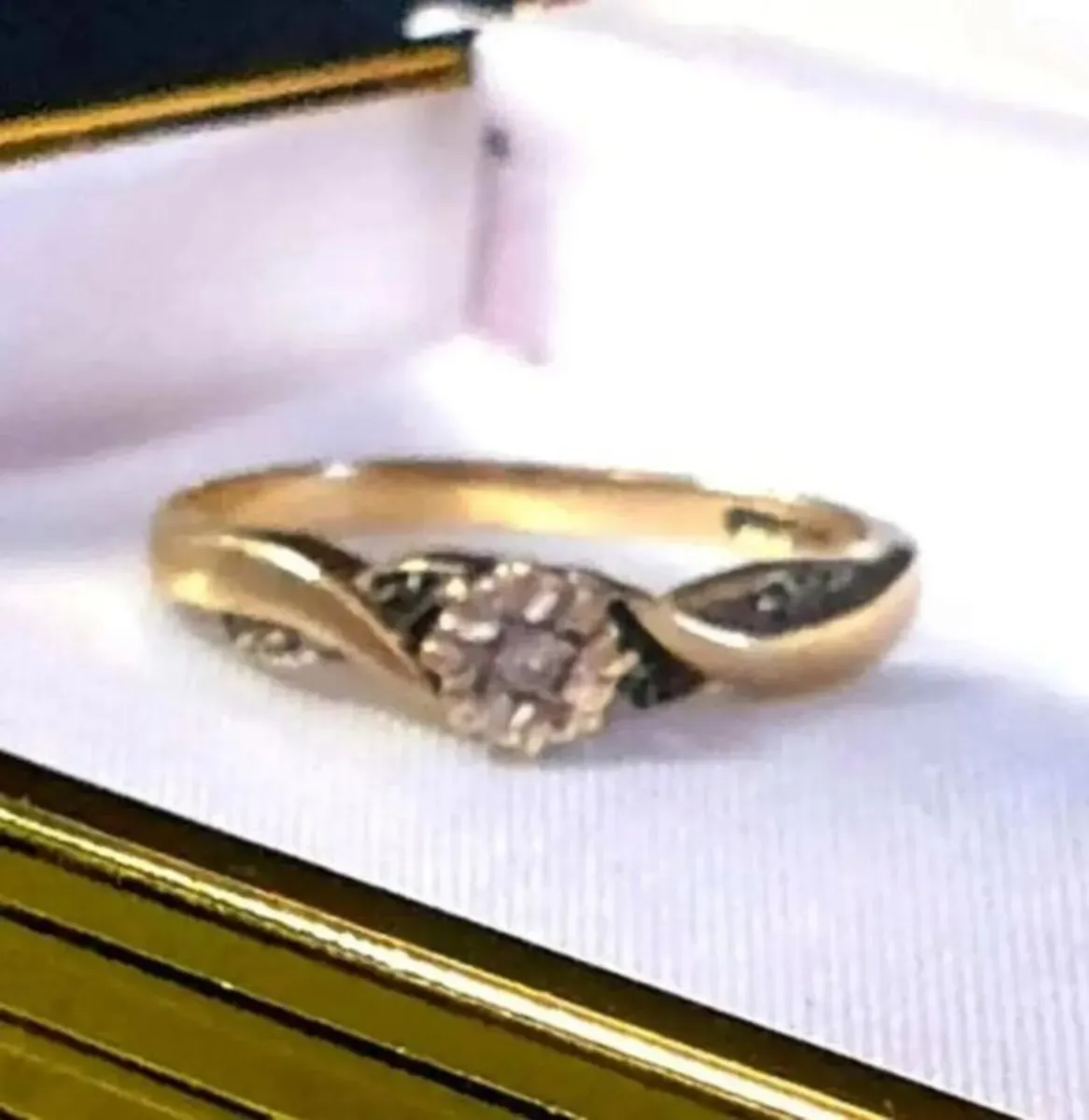 Vintage Hallmarked 9ct Gold Diamond Ring - Image 2