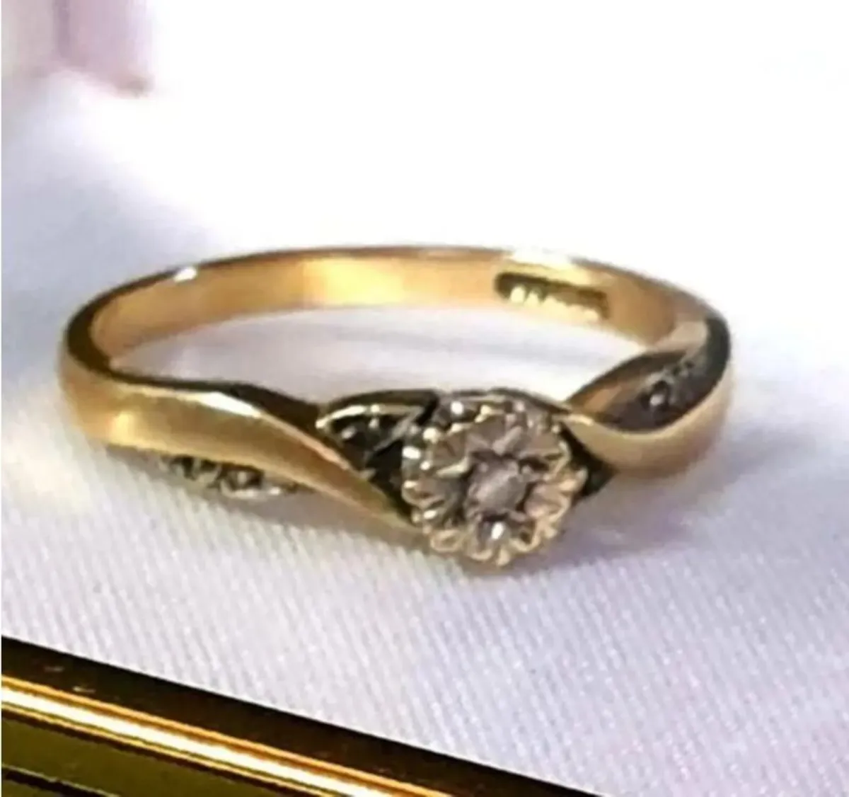 Vintage Hallmarked 9ct Gold Diamond Ring - Image 3