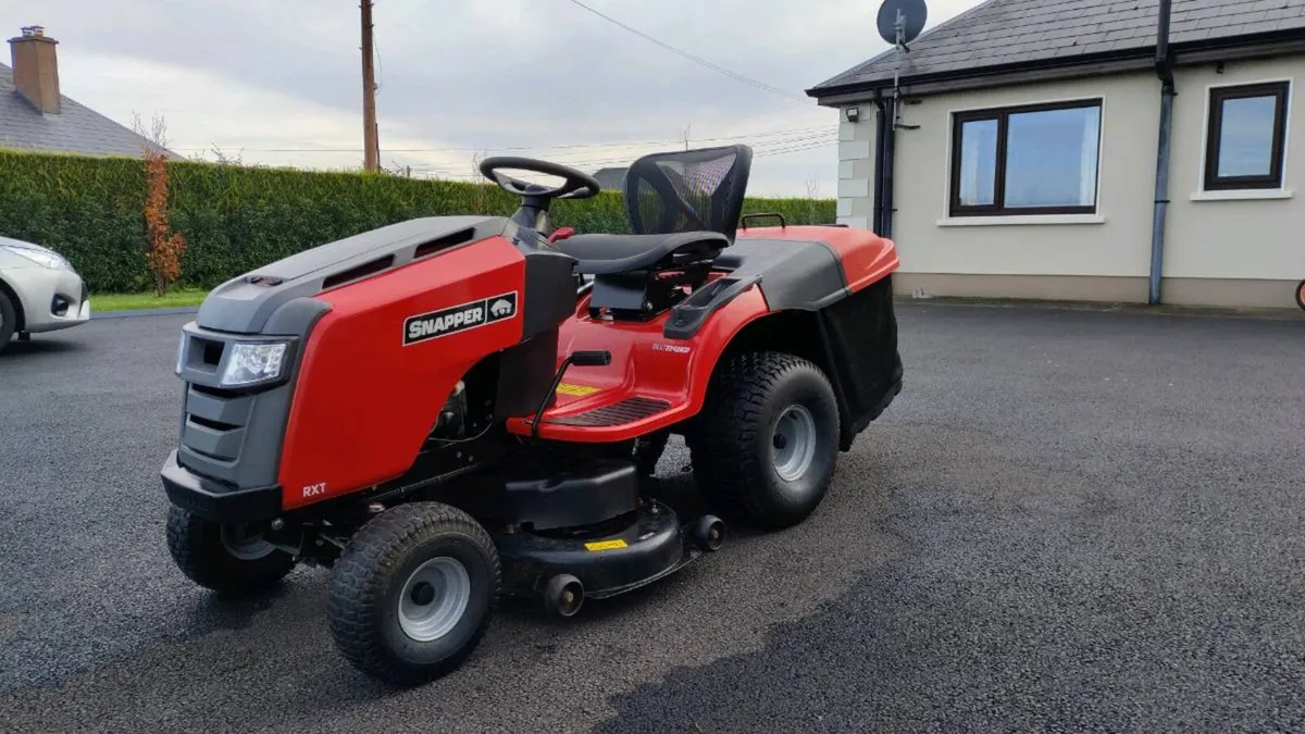 Ride on lawnmower Snapper mower - Image 1