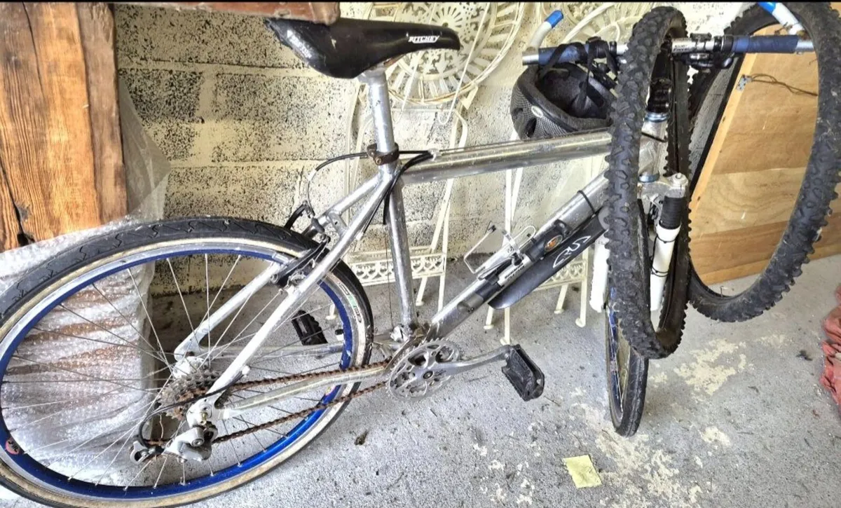 Collector’s Grade Retro Mountain Bike - Image 3