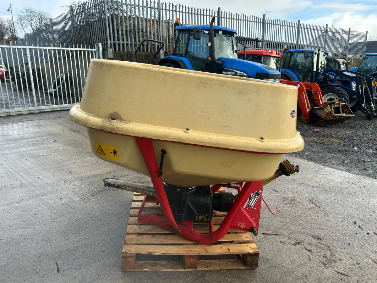 Vicon 1 Tonne Fertiliser Spreader - Image 3