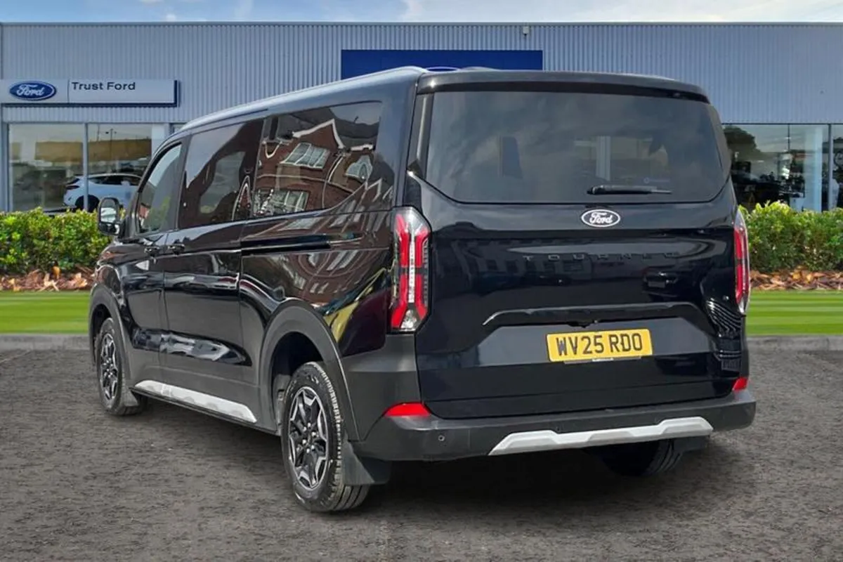 Ford Tourneo Custom 2.0 320 EcoBlue Active Minibus - Image 2