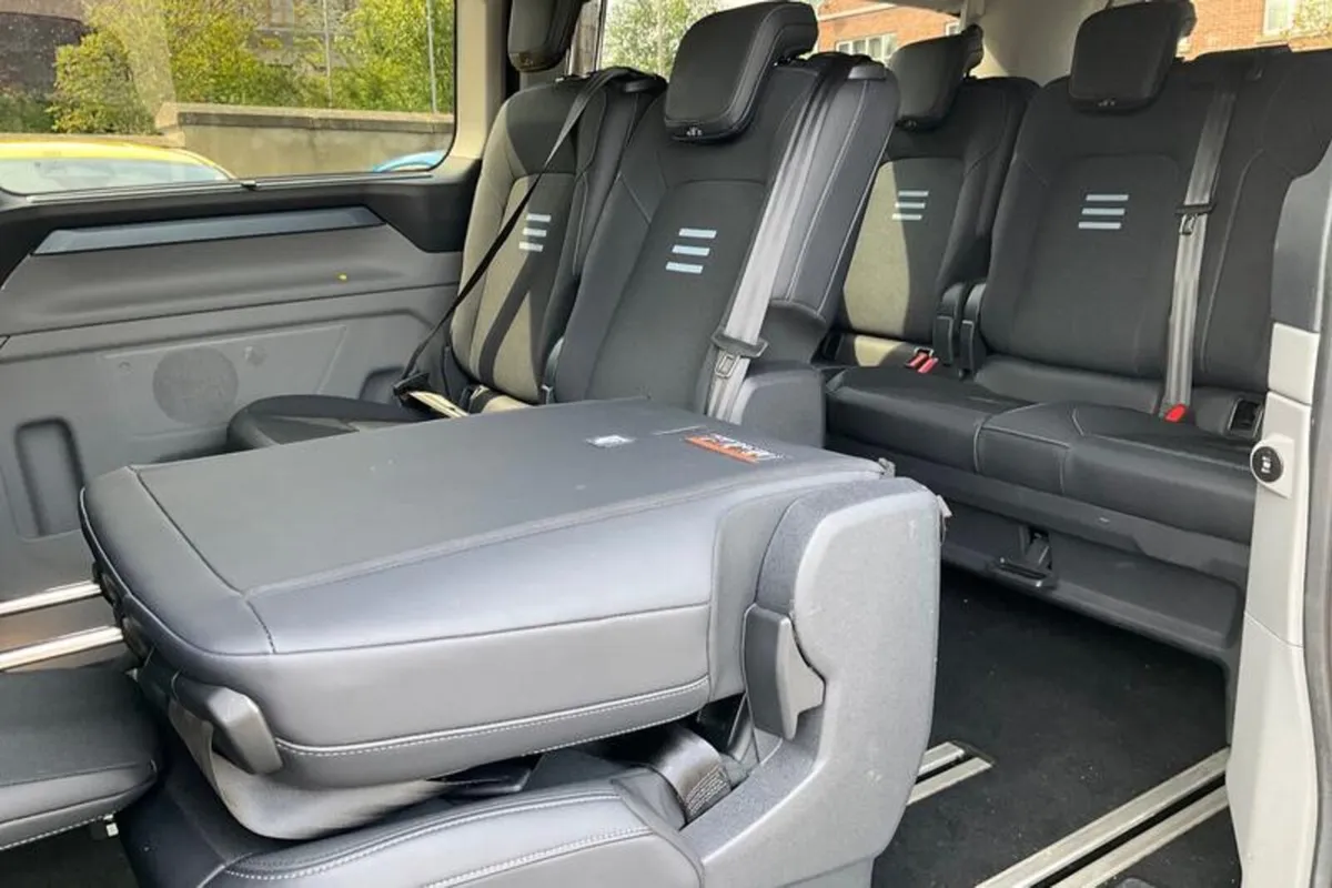 Ford Tourneo Custom 2.0 320 EcoBlue Active Minibus - Image 4