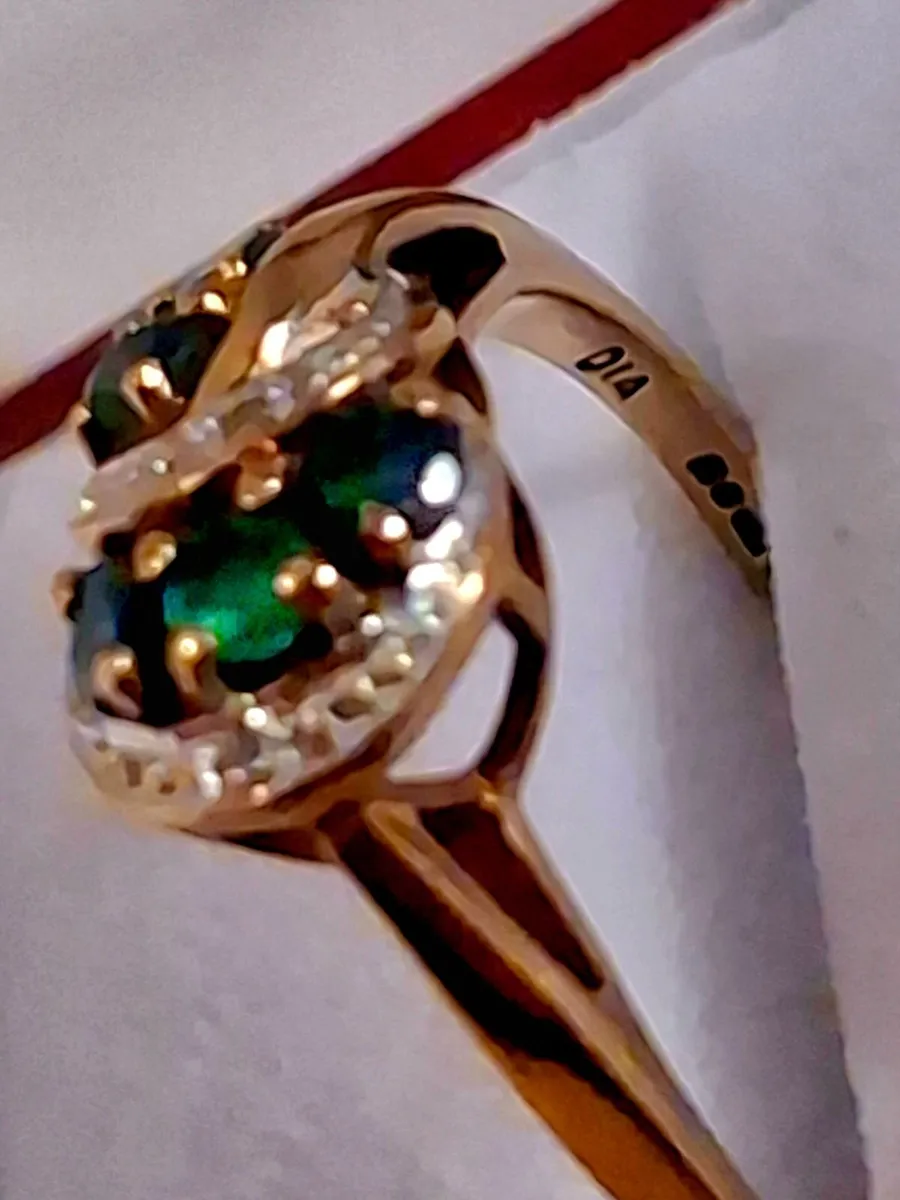 Vintage 9-Carat Gold Genuine Emerald & Diamond .. - Image 1
