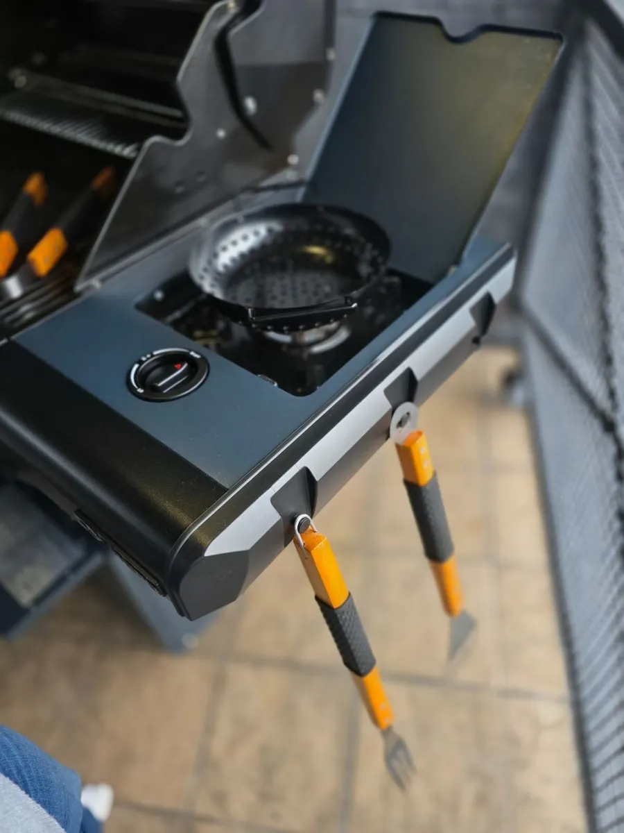 Sahara X350 3-Burner Gas Barbecue + BBQ Accessorie - Image 2