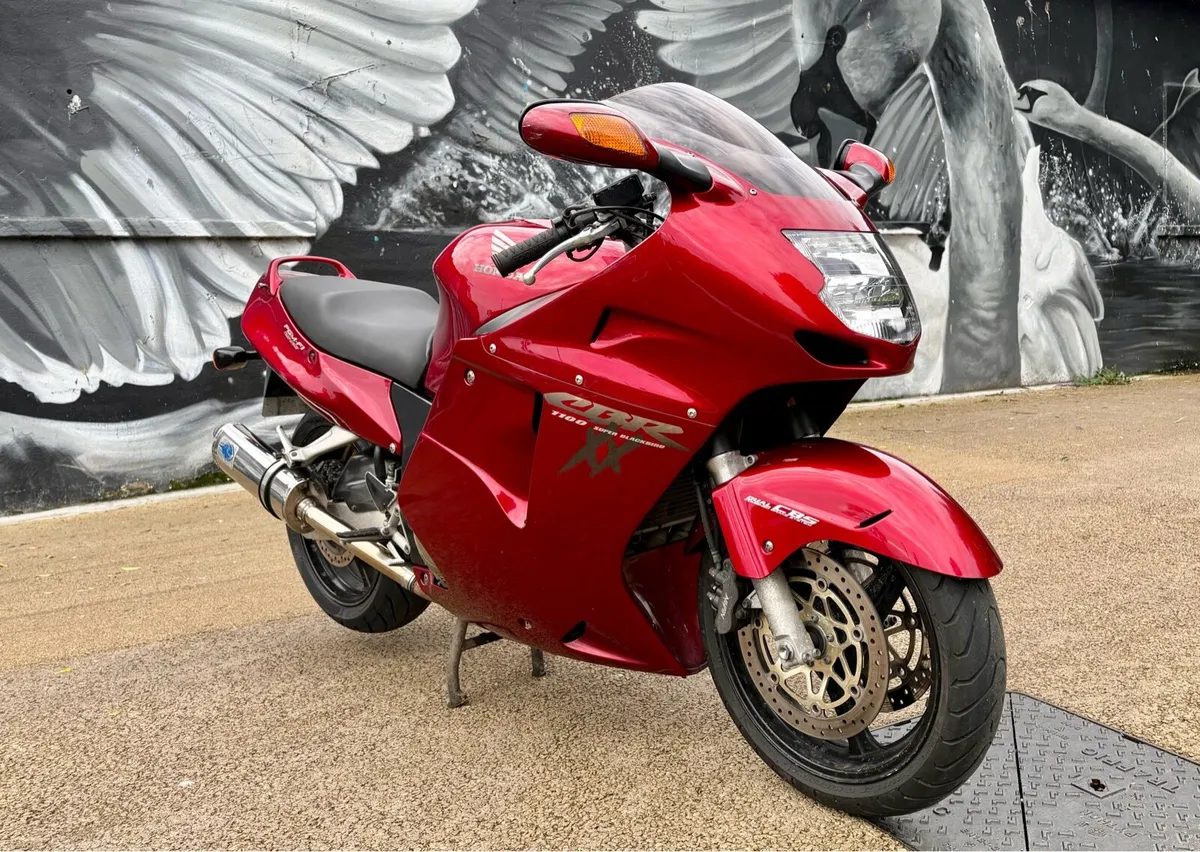 Honda CBR1100XX Blackbird - Image 1