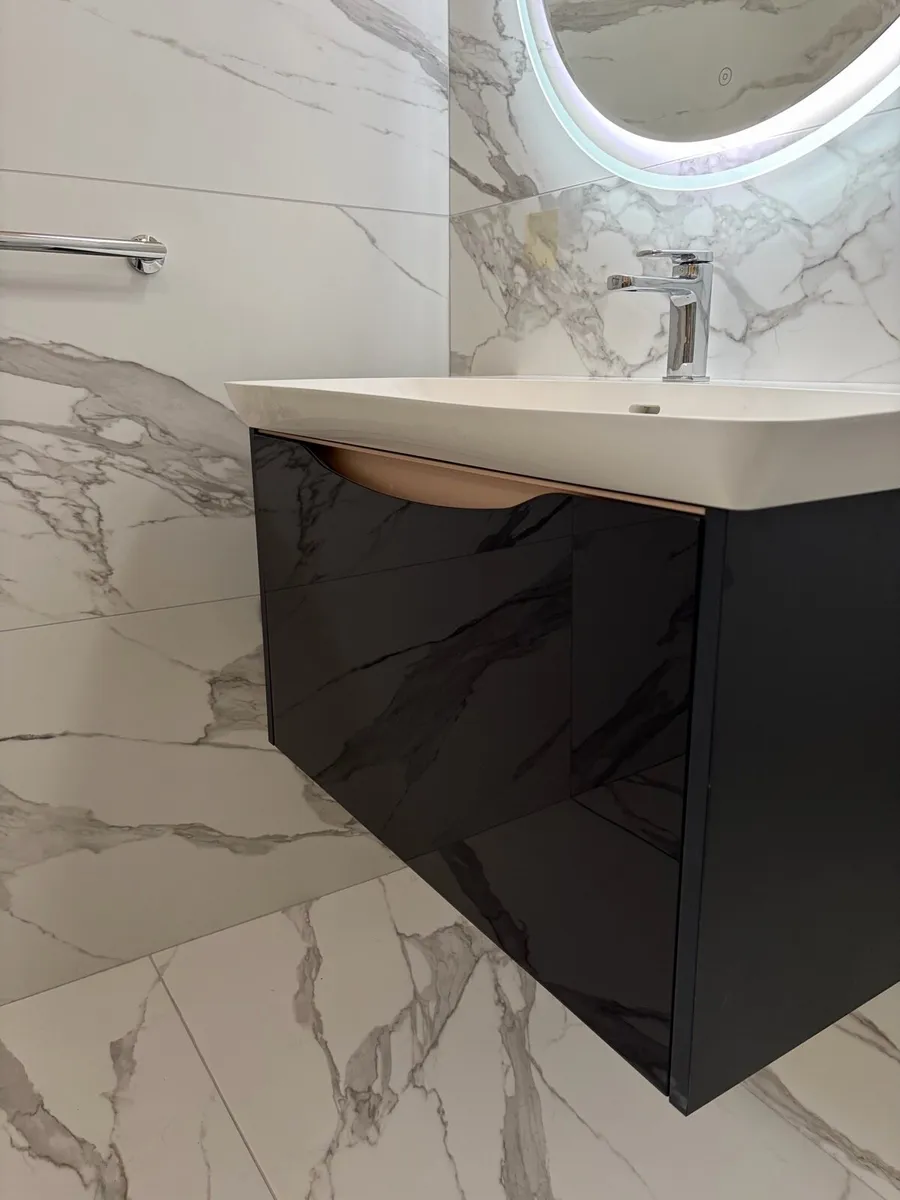 800mm Vanity unit, tap & LED mirror - Image 2