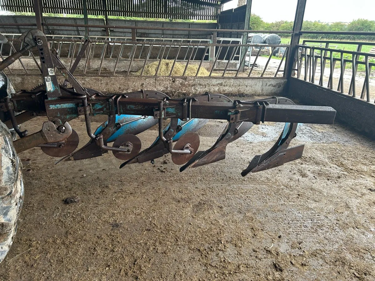 Fiskars 4 furrow standerd plow - Image 1