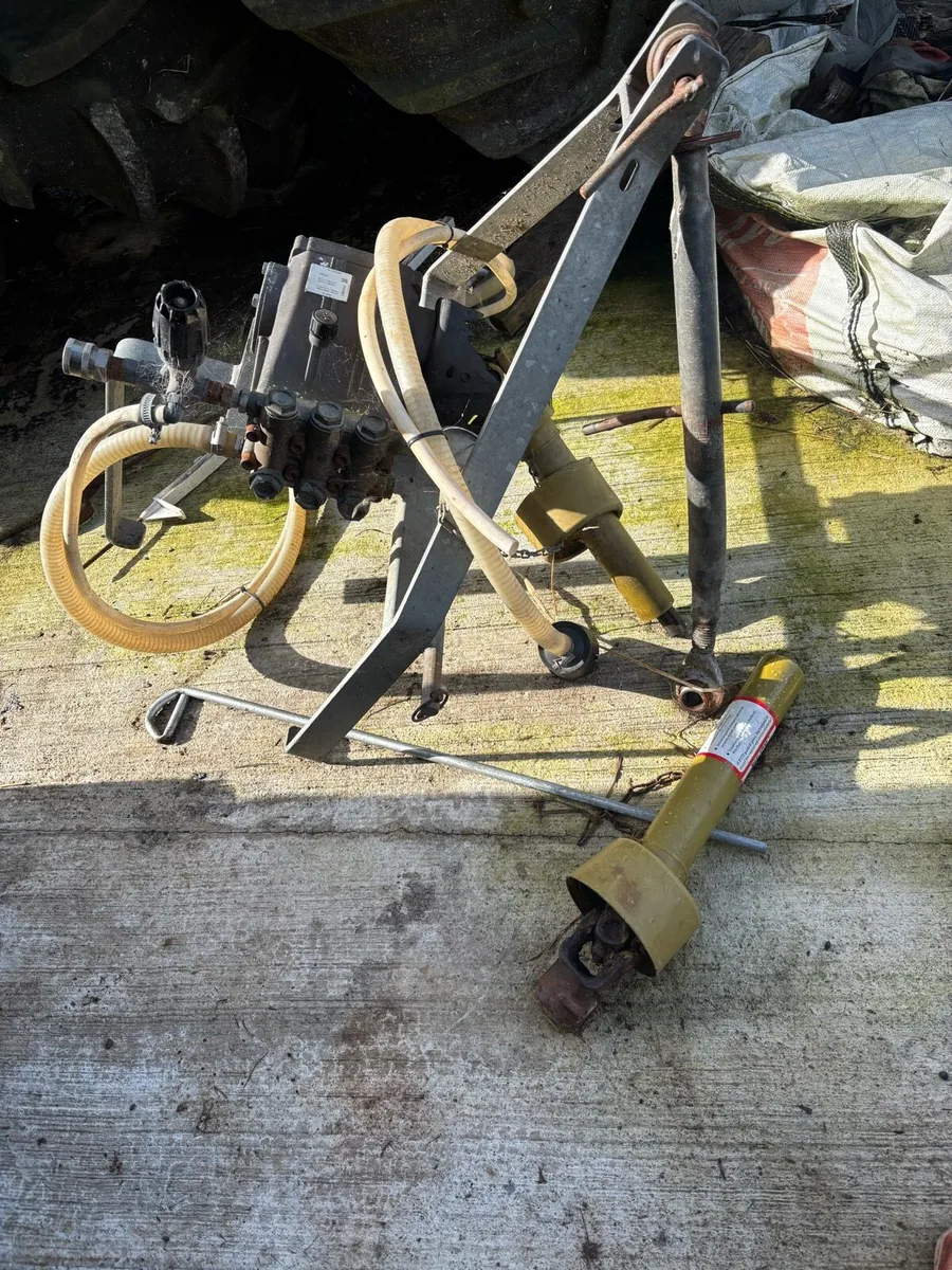 Tractor tyres power washer - Image 1
