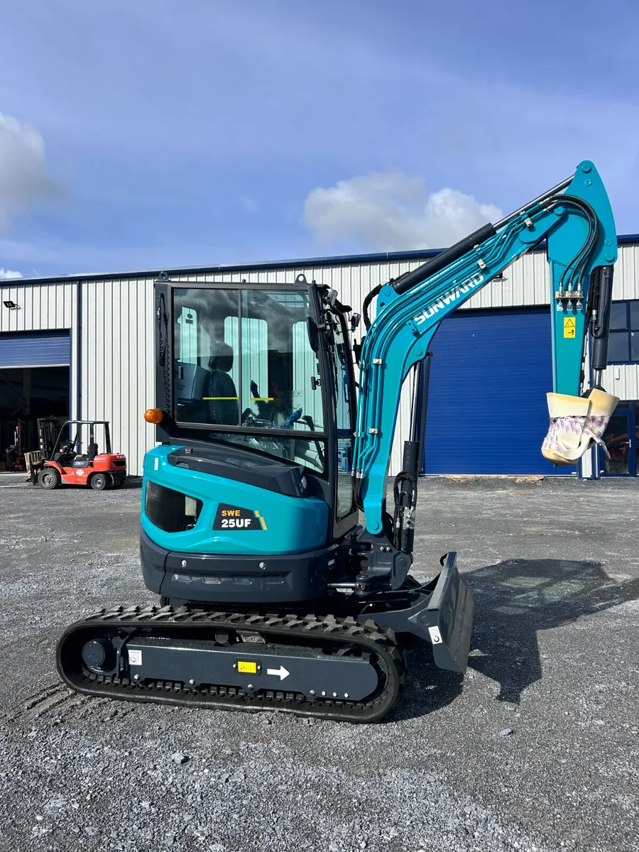 Sunward SWE25UF Mini Digger - Image 4