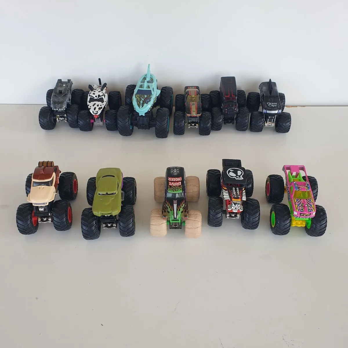 Hot wheels Monster truck bundle - Image 1