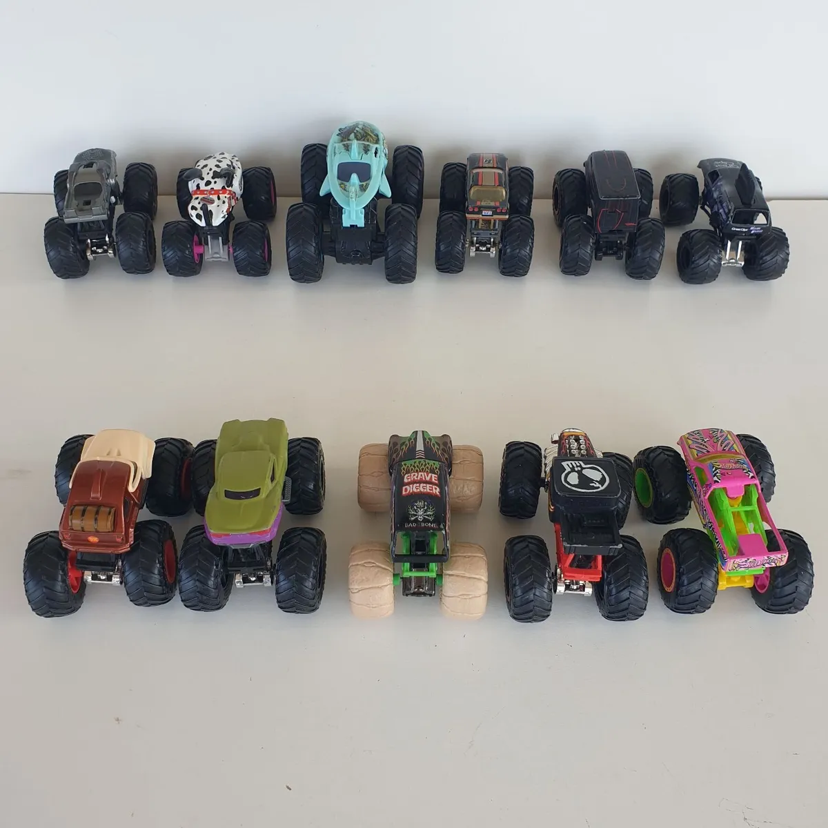 Hot wheels Monster truck bundle - Image 2