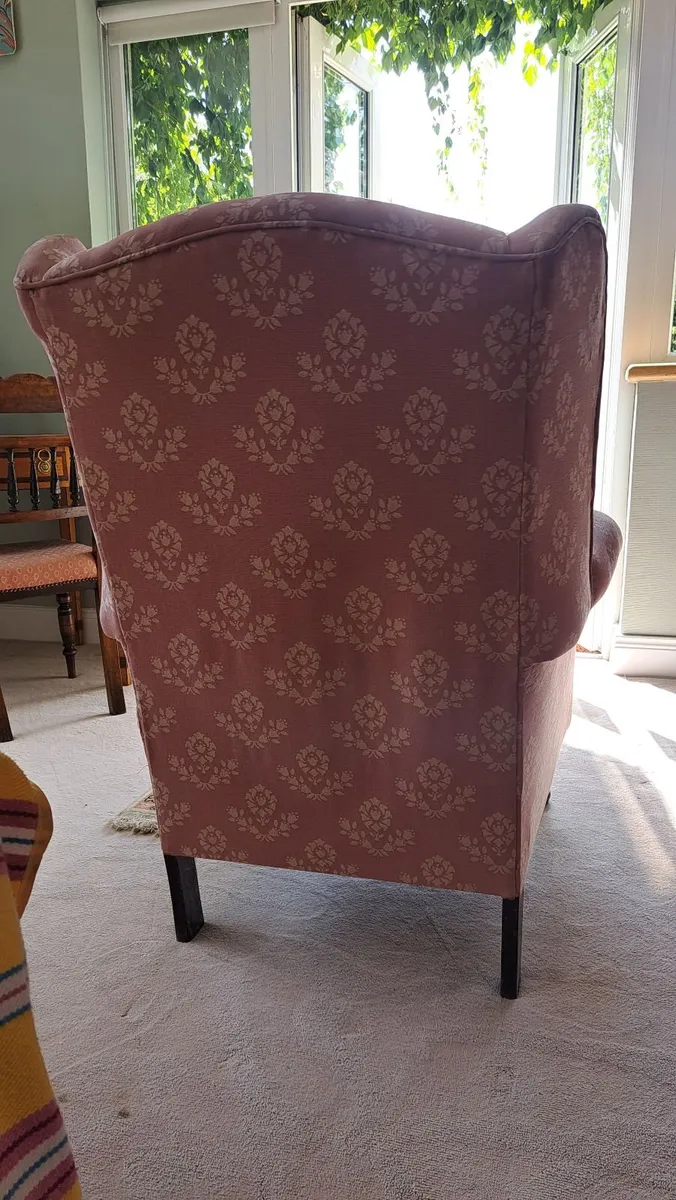 Winged back chair - Image 3