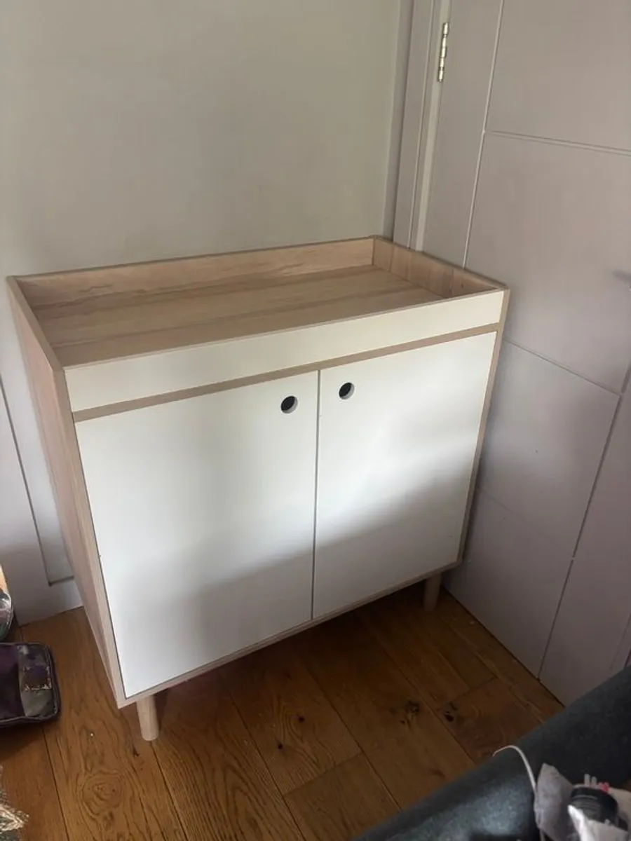Changing table- mamas and papas - Image 1