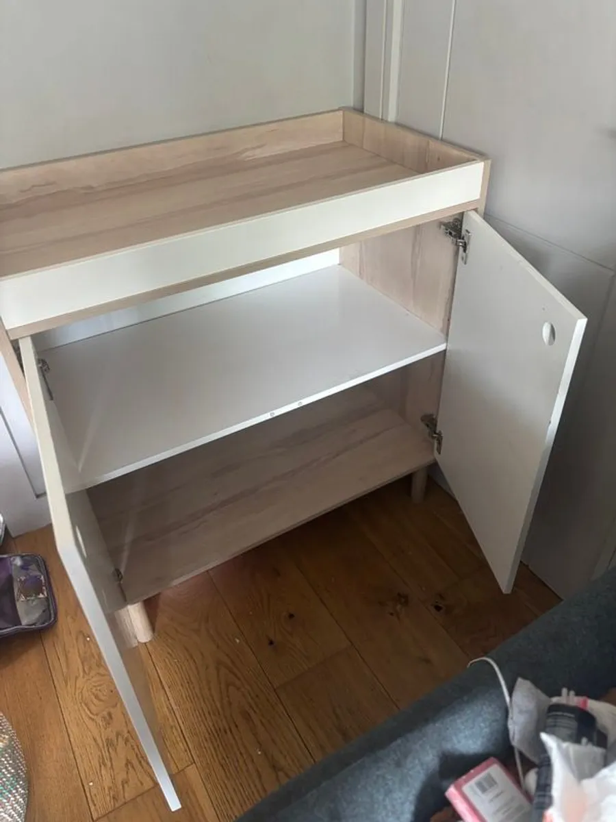 Changing table- mamas and papas - Image 2