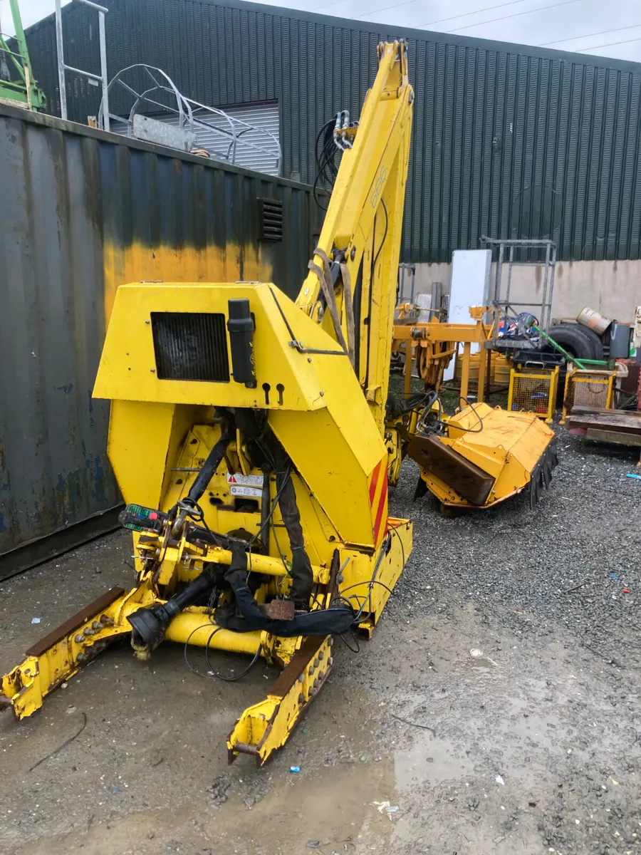 Spearhead 686 orbital hedgecutter - Image 1