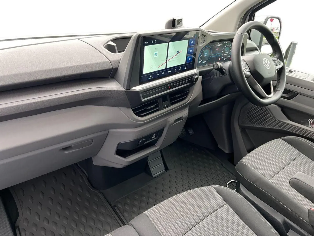Volkswagen Transporter Highline LWB 150HP Auto (Pr - Image 2