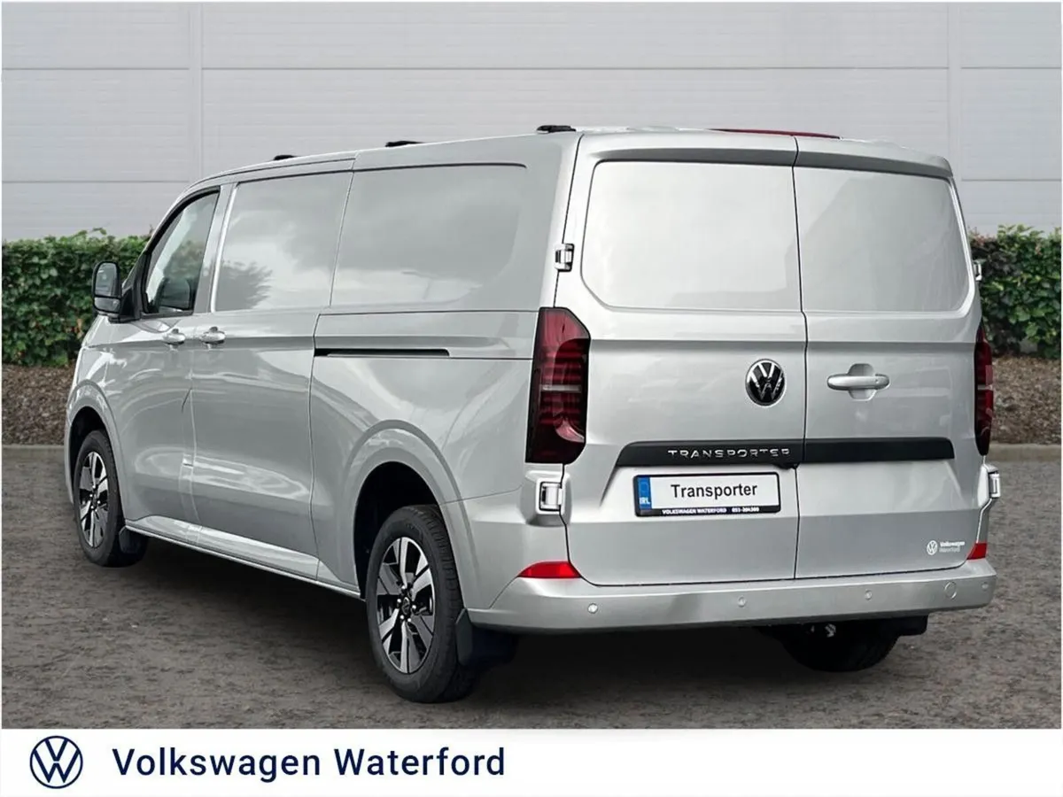 Volkswagen Transporter Highline LWB 150HP Auto (Pr - Image 3