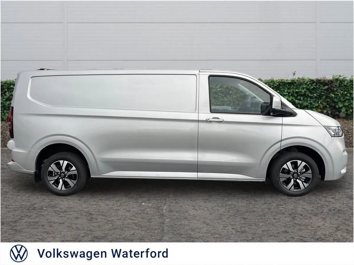 Volkswagen Transporter Highline LWB 150HP Auto (Pr - Image 4