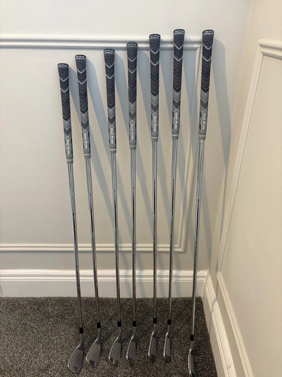 Cobra golf irons / Taylormade golf bag - Image 4