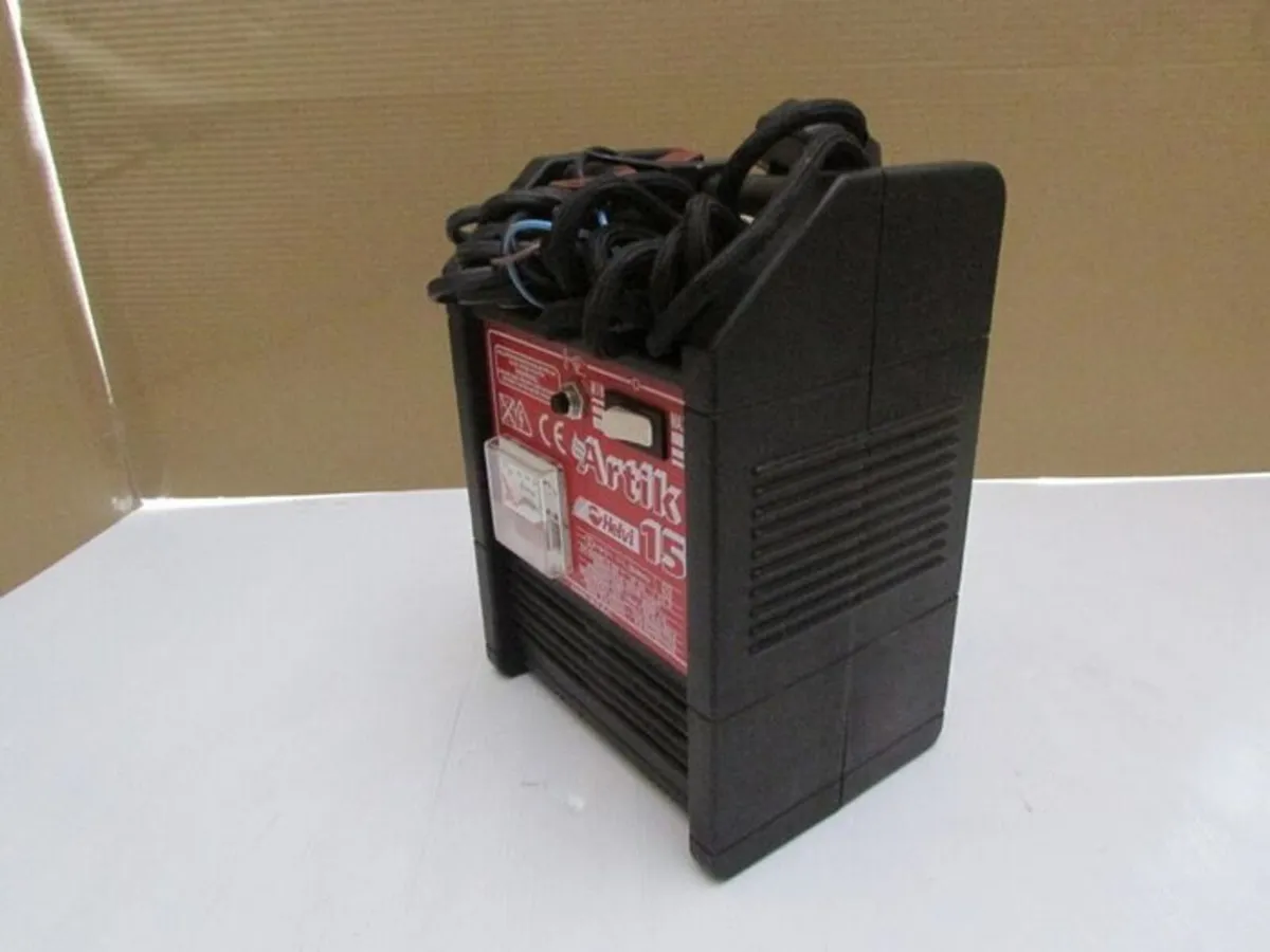 Artic Battery Charger - Image 2