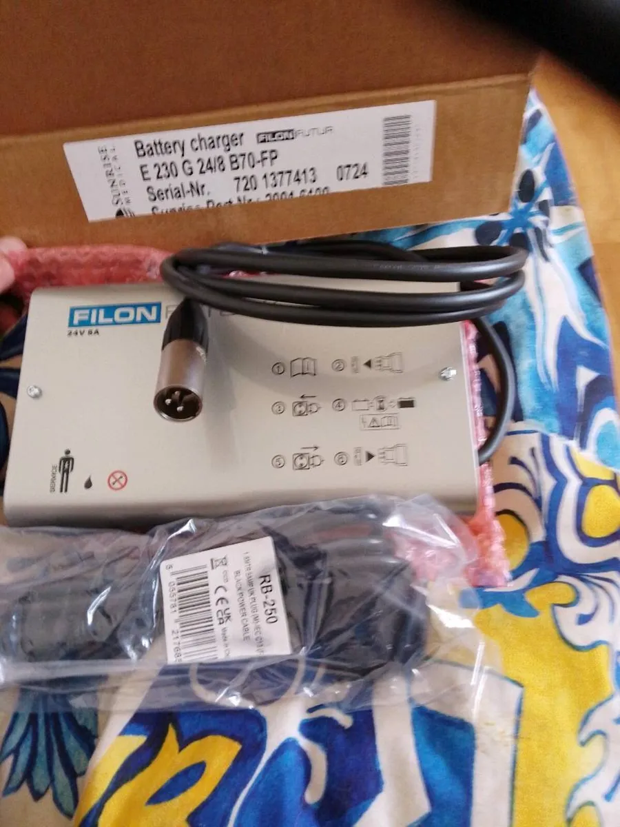 Wheelchair/ scooter charger - Image 1