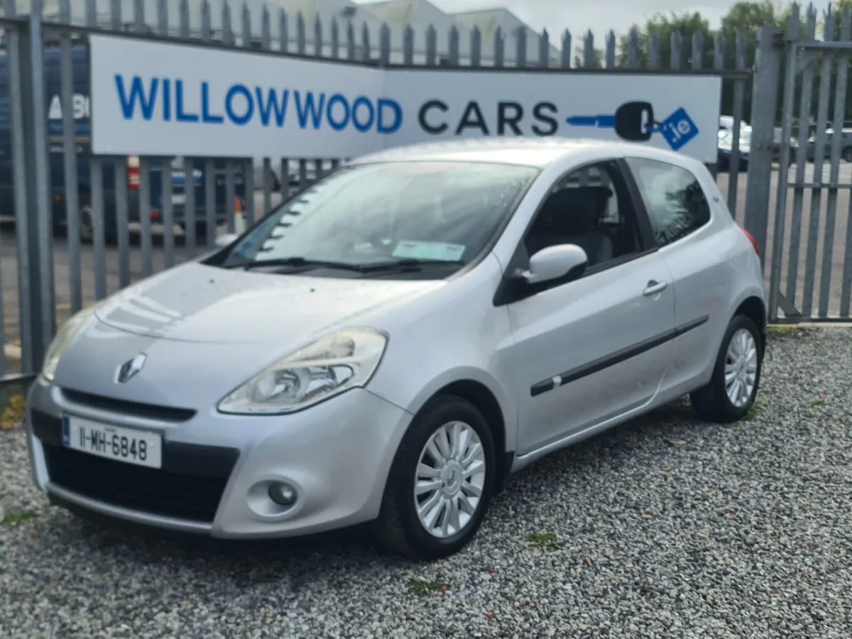 2011 Renault clio 1.1 3dr - Image 1
