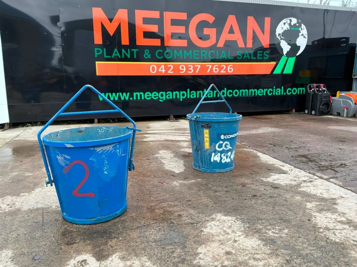 Conquip 250 litres self tipping muck bucket....... - Image 1