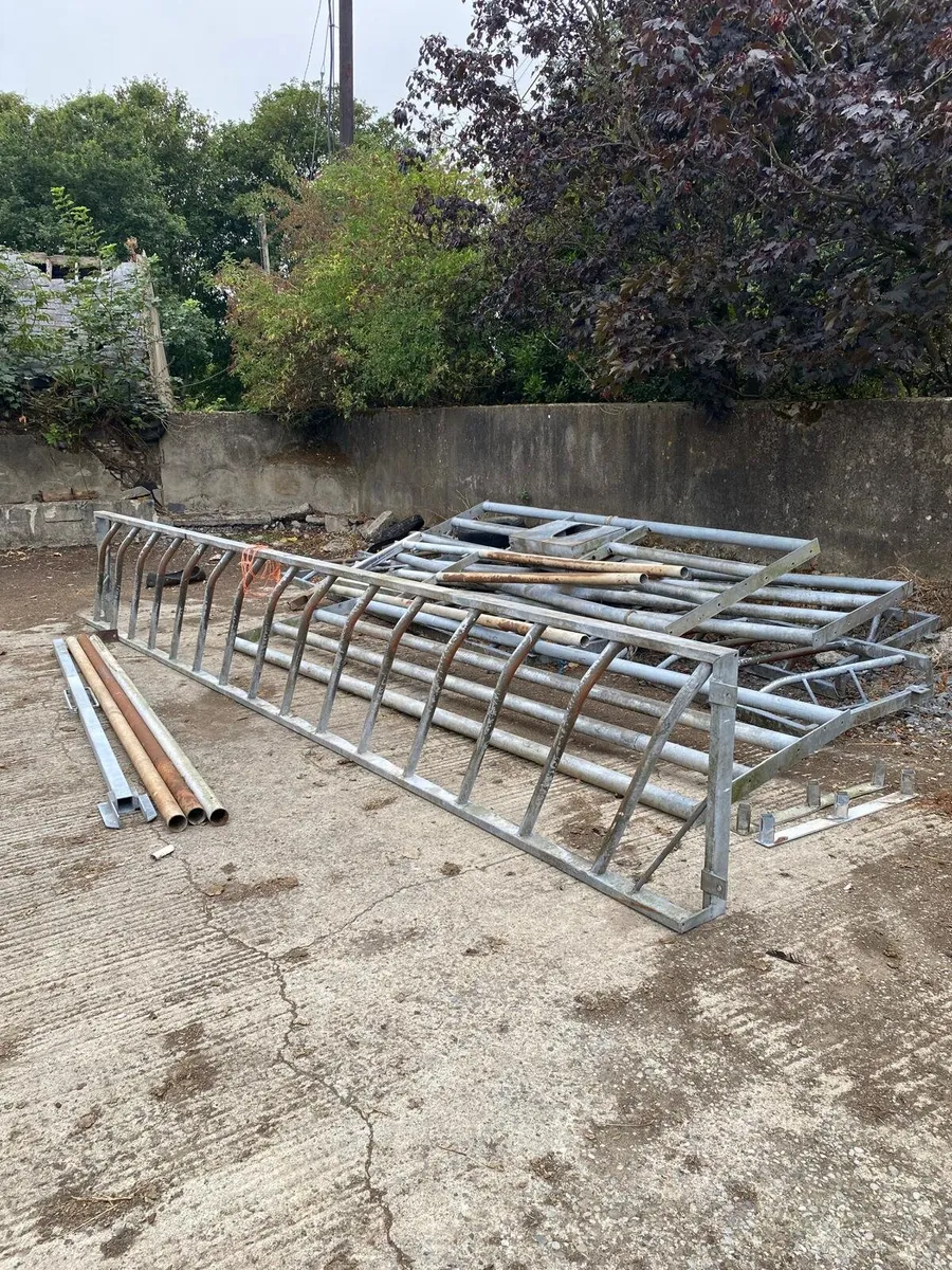 Galvanized feed rails and fittings - Image 1
