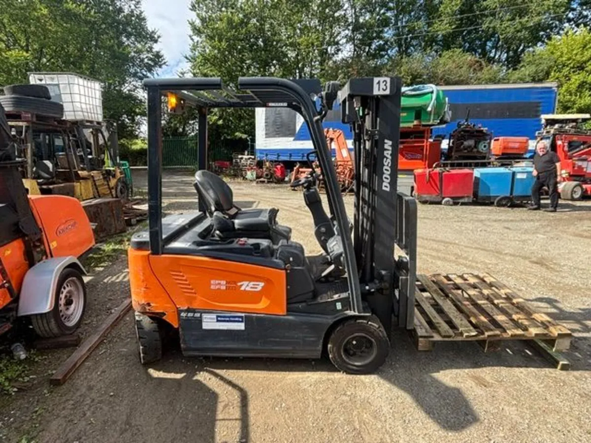 Doosan Forklift - Image 2