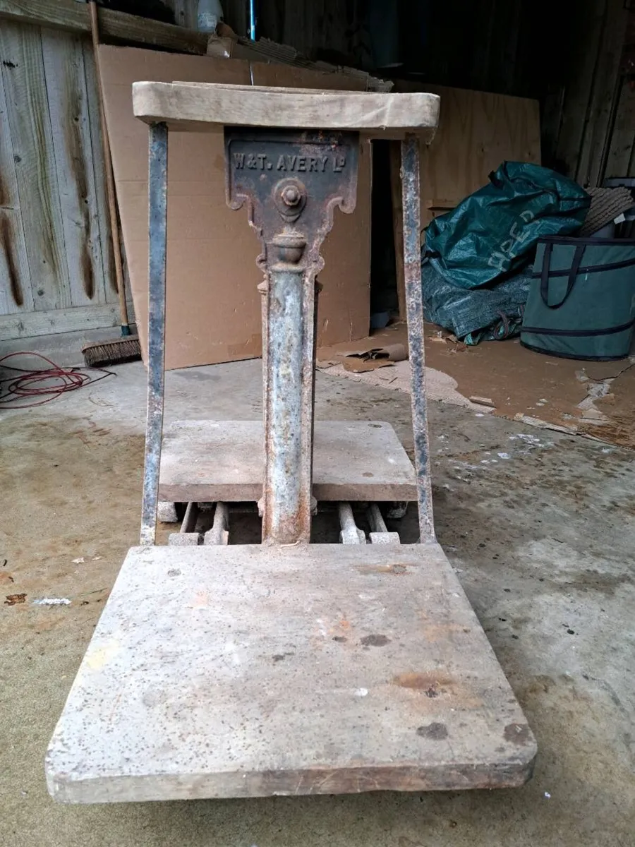 Antique weighing scales - Image 3