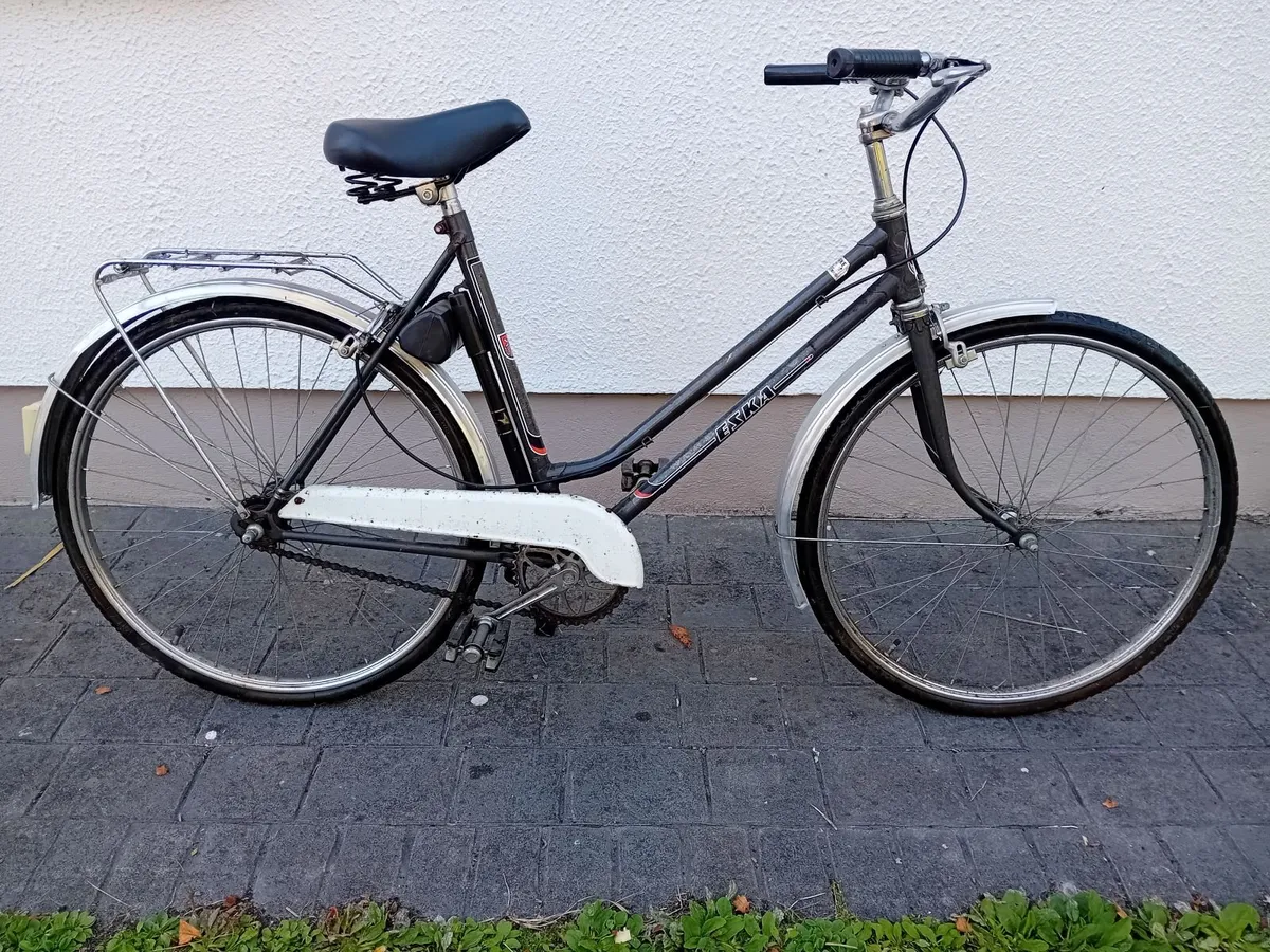 Vintage ladies bicycle - Image 1