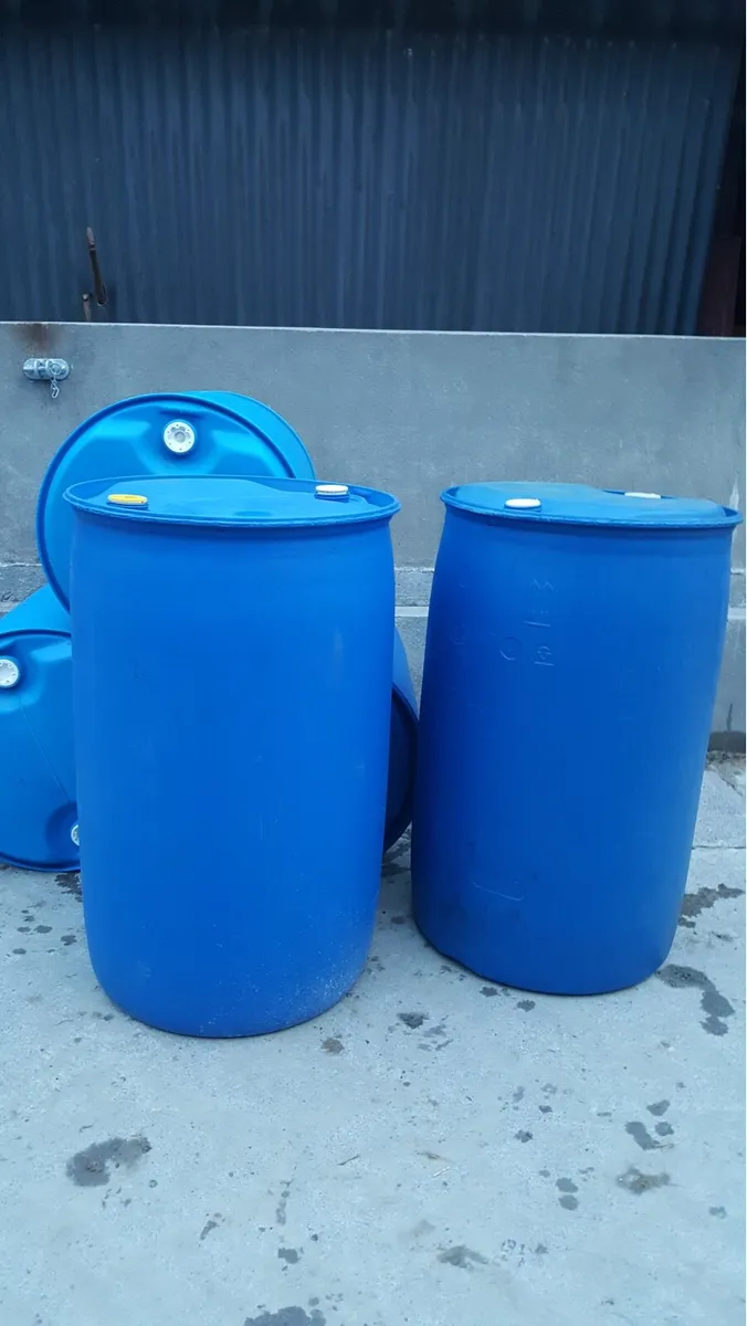 Plastic barrels 200 liters